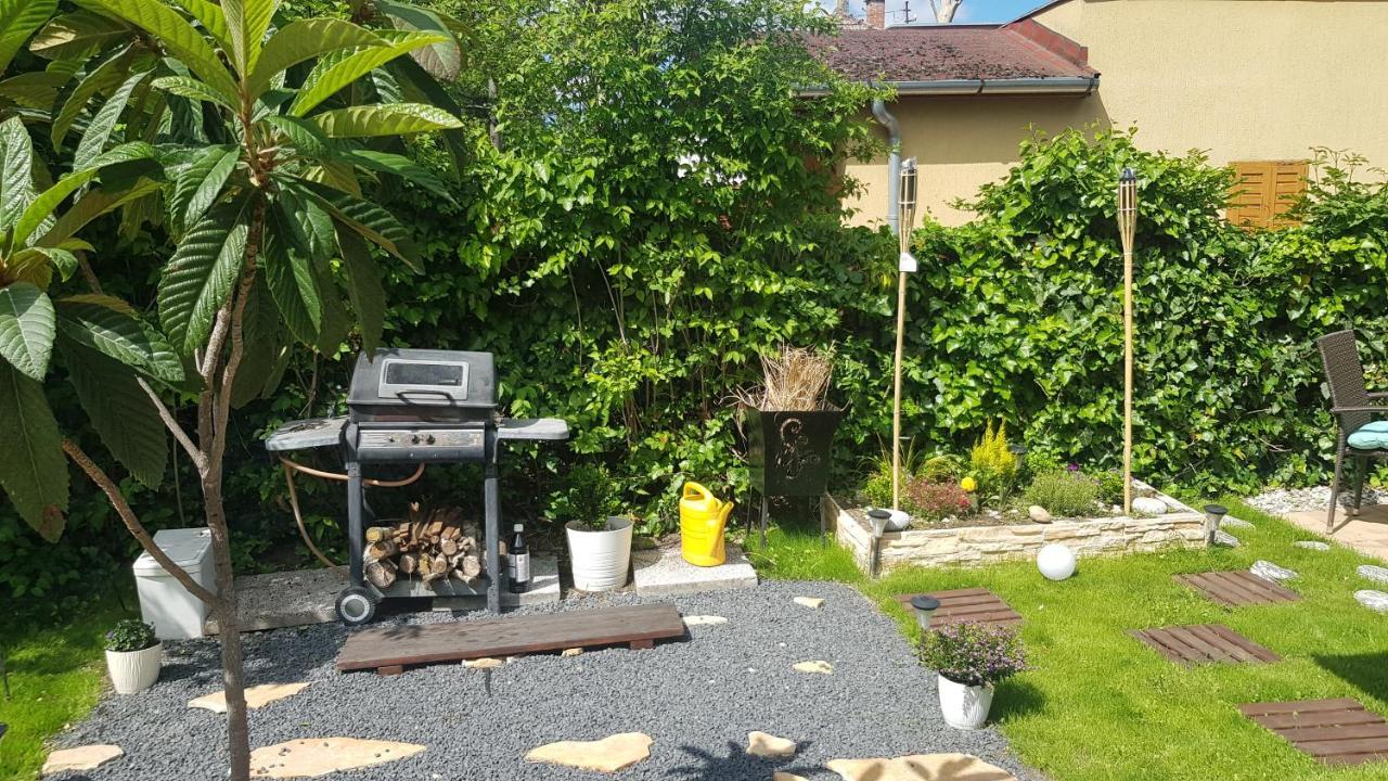 Joy Guesthouse Siófok Exteriör bild