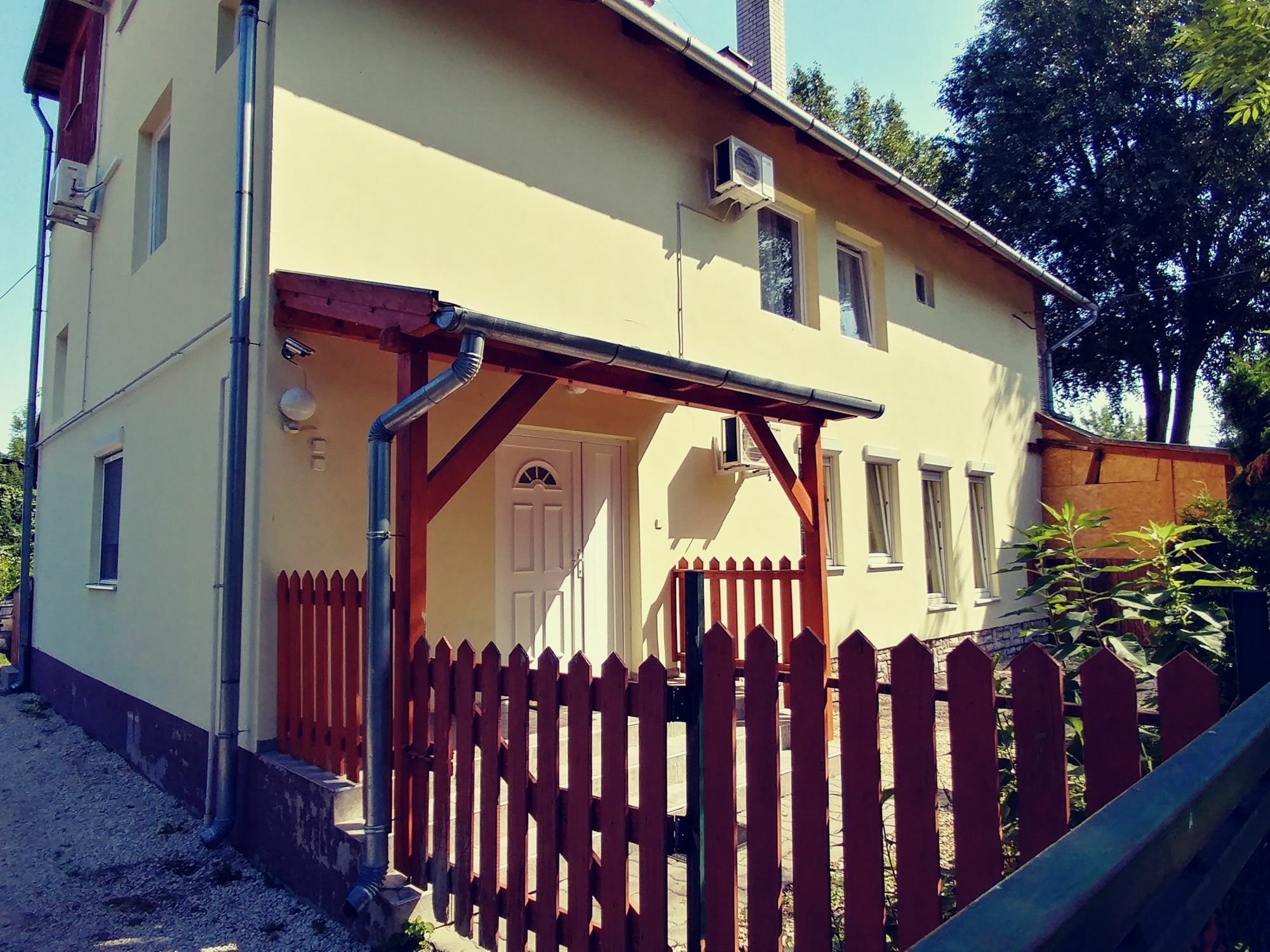 Joy Guesthouse Siófok Exteriör bild