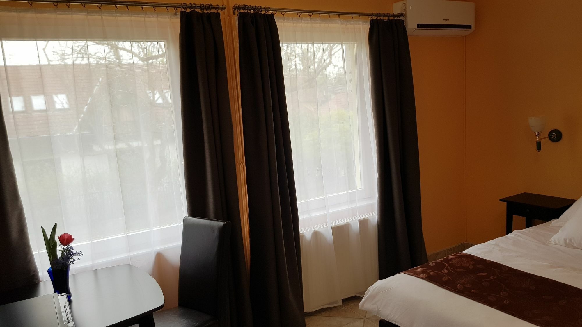 Joy Guesthouse Siófok Exteriör bild