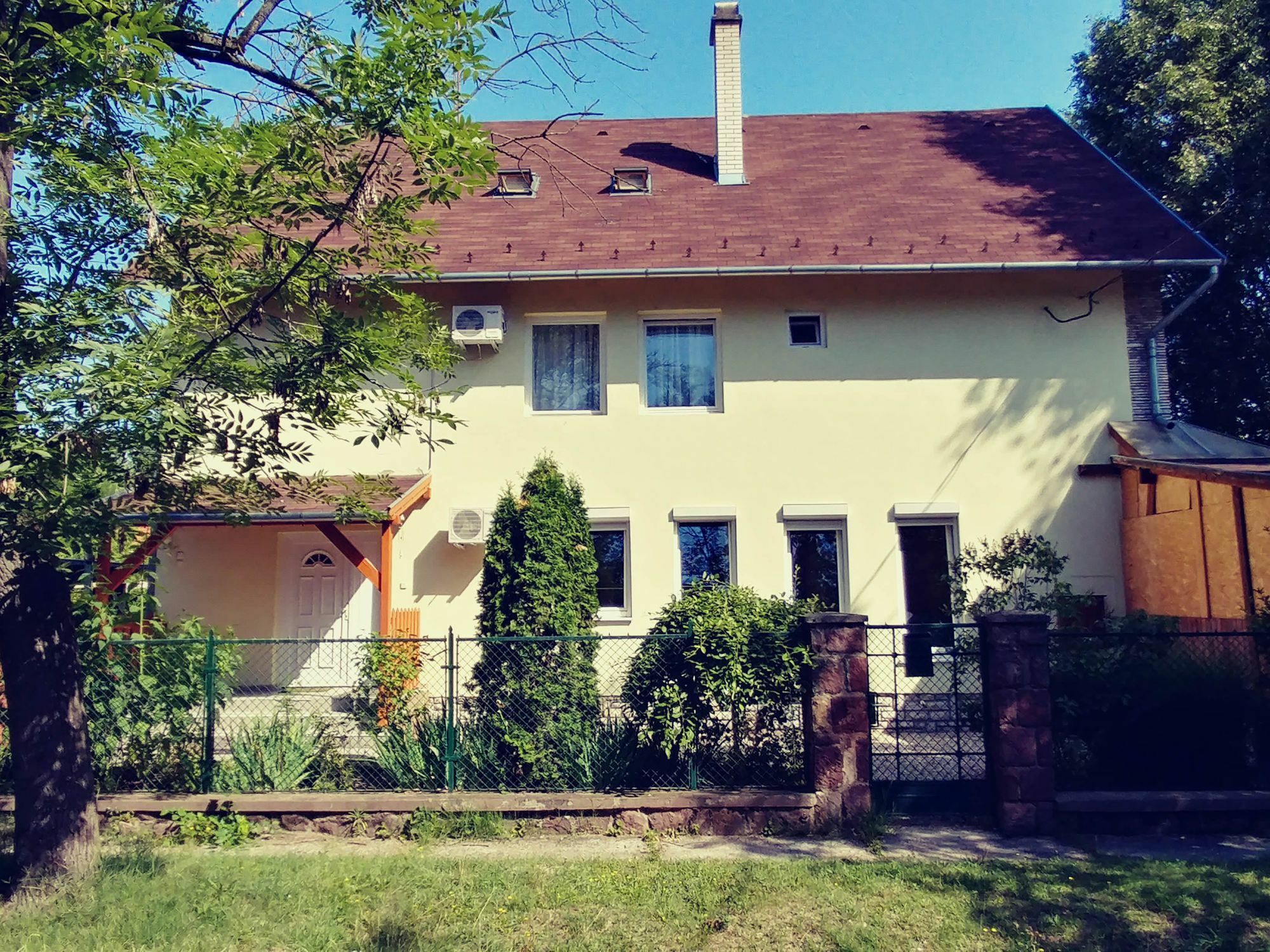Joy Guesthouse Siófok Exteriör bild